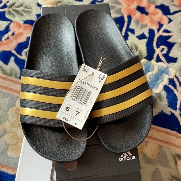 adidas Women's Adilette Aqua Sandal Size 6 - Picture 7 of 10